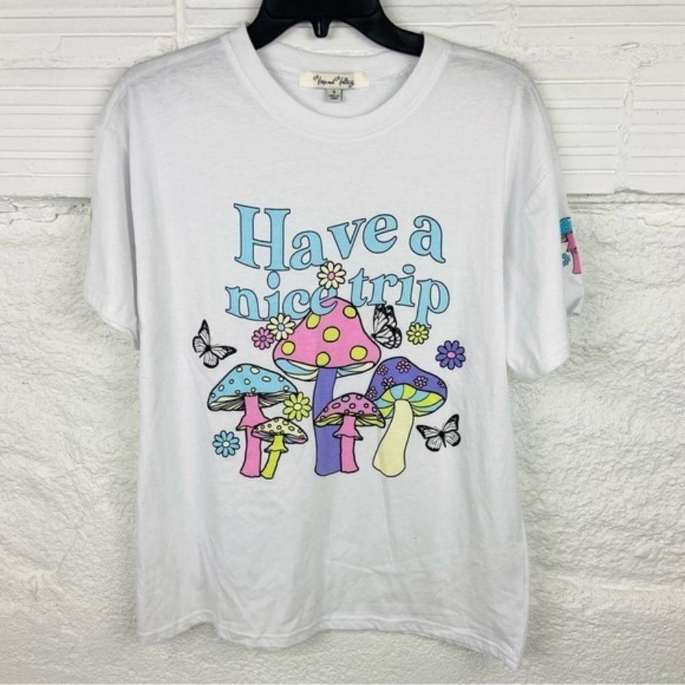 NWOT VINE AND VALLEY white cotton HAVE A NICE TRIP mushroom colorful top small